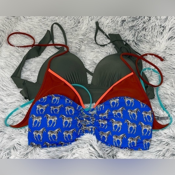 BUNDLE of Medium size bikini tops 1 Abercrombie 2 Aerie EUC - Picture 1 of 10